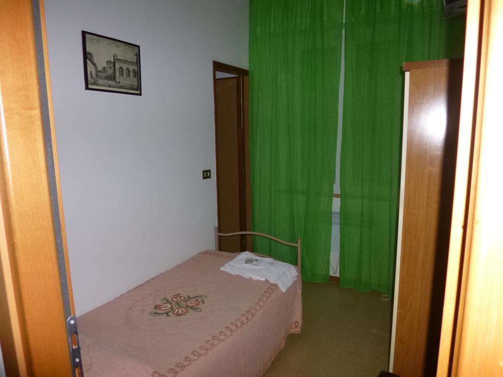Consul Hotel Римини Стая снимка