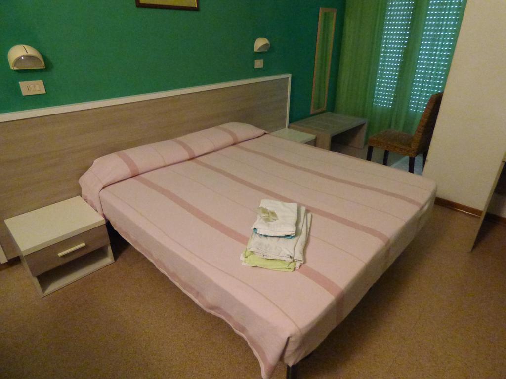 Consul Hotel Римини Екстериор снимка