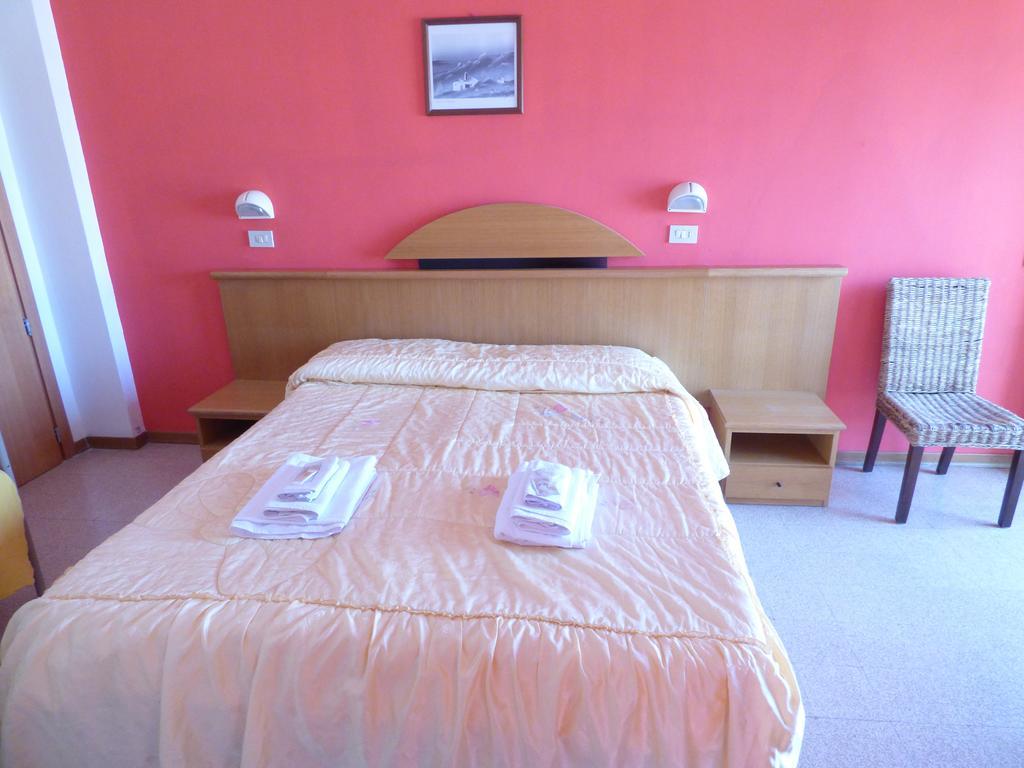 Consul Hotel Римини Екстериор снимка