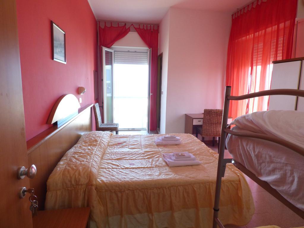 Consul Hotel Римини Екстериор снимка