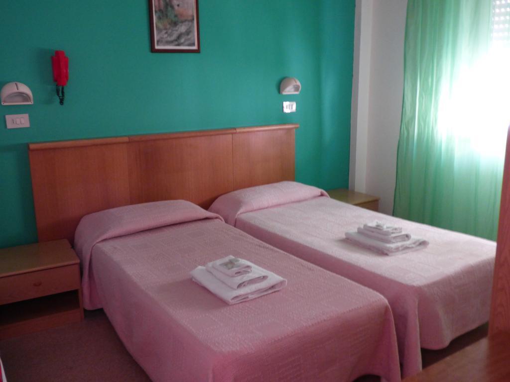 Consul Hotel Римини Екстериор снимка