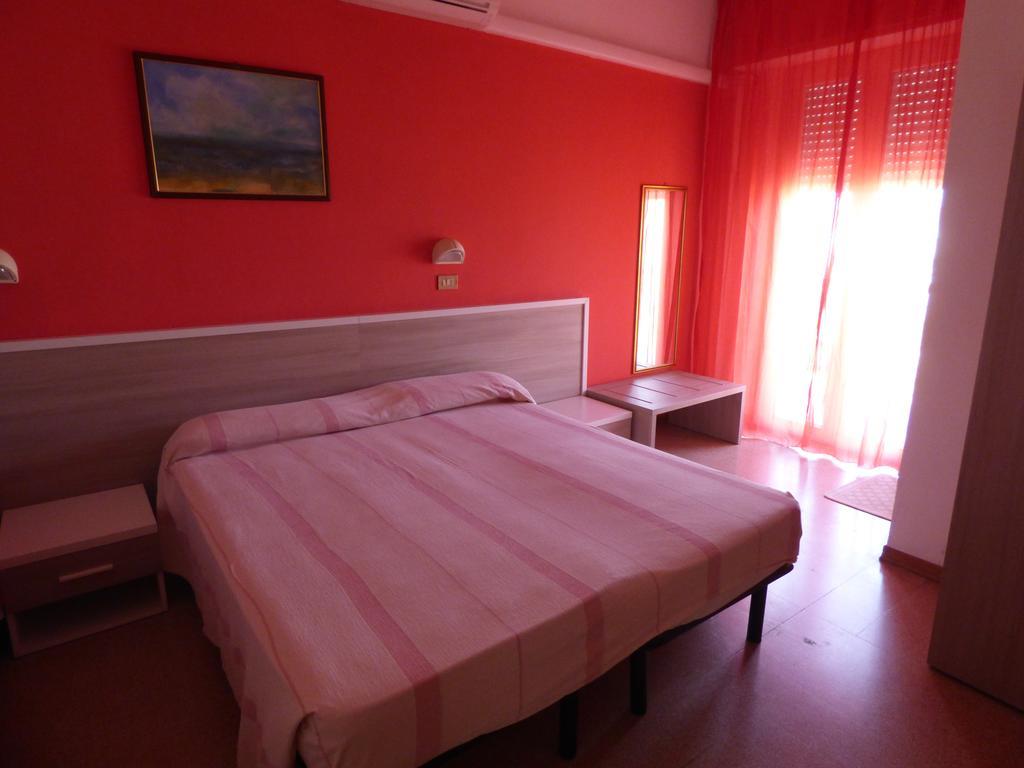 Consul Hotel Римини Екстериор снимка