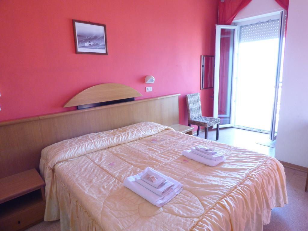 Consul Hotel Римини Екстериор снимка