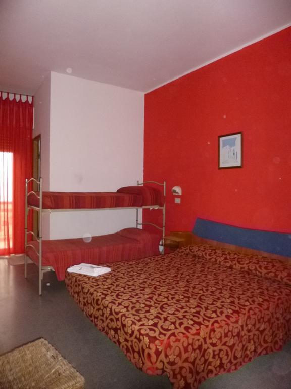 Consul Hotel Римини Екстериор снимка