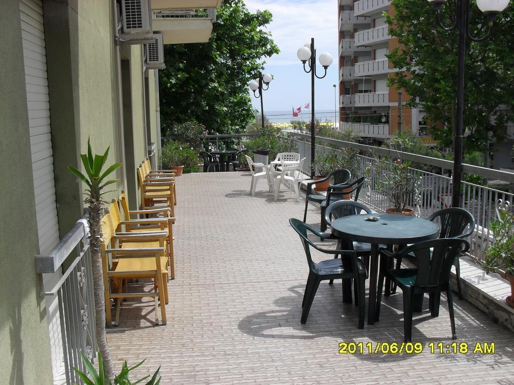 Consul Hotel Римини Екстериор снимка