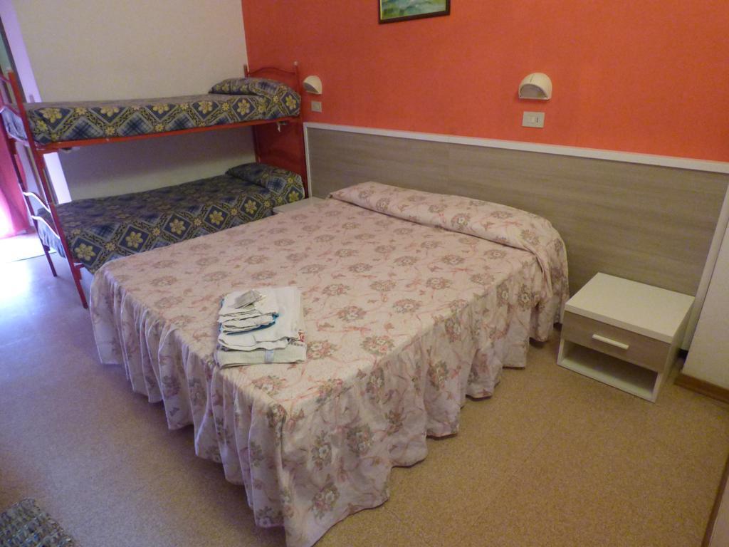 Consul Hotel Римини Екстериор снимка