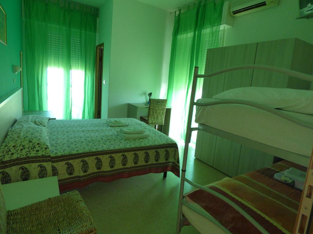 Consul Hotel Римини Екстериор снимка