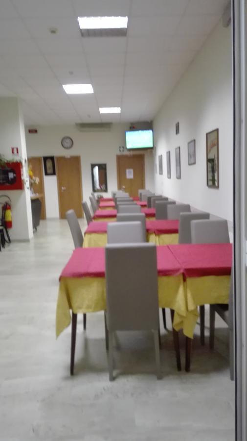 Consul Hotel Римини Екстериор снимка